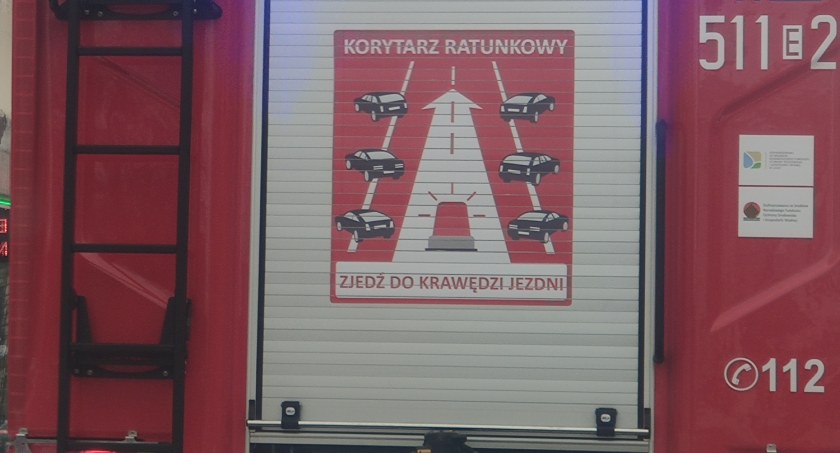 Ulica Jagiellońska: 74-latek zasłabł w swoim mieszkaniu. Nie był w stanie otworzyć drzwi 