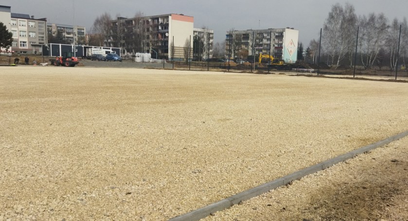 Po zimowej przerwie ruszyła budowa kompleksu sportowego przy PSP nr 6