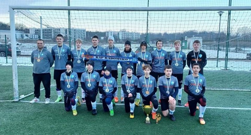 Chłopcy z RAP Radomsko na podium turnieju w Uniejowie. Wrócili do domów ze srebrnymi medalami 
