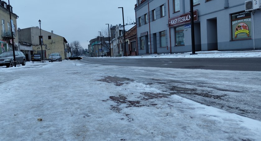 Uwaga! Wojewódzkie Centrum Zarządzania Kryzysowego ostrzega przed gołoledzią. U nas też będzie ślisko