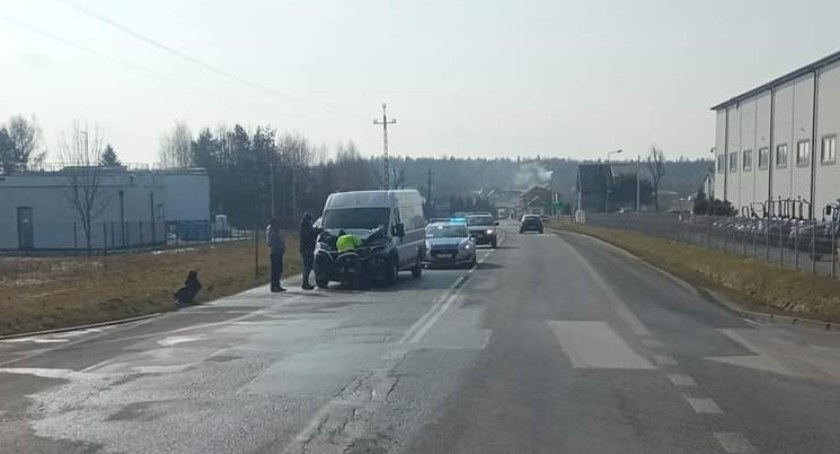 Strefa Przemysłowa: Zderzenie trzech samochodów. Jeden z kierowców się zagapił 