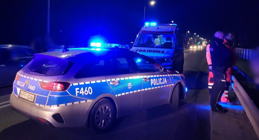 Przedbórz: Młody mężczyzna wisiał na moście nad Pilicą. Na miejsce wysłano karetkę, policję i strażaków