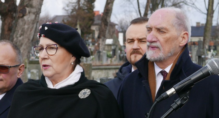 [WIDEO] Posłana PiS Anna Milczanowska: Oddaliśmy hołd św. Janowi Pawłowi II przy Kościele pw. NMP Królowej Polski