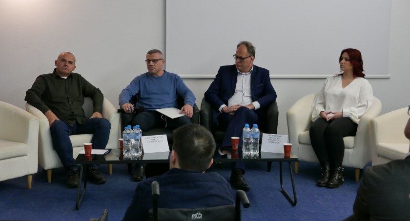 [WIDEO] Lekarka: Otwórzcie stary basen, albo rozbudujcie nowy. Debata o nieczynnej pływalni przy Leszka Czarnego