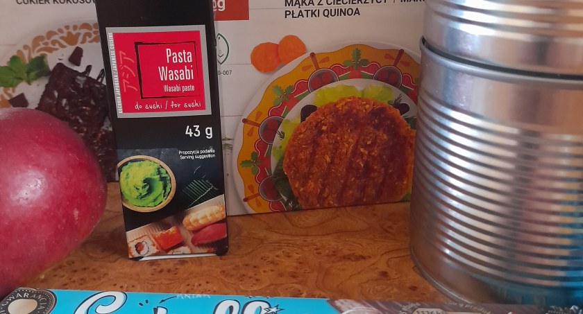 MOPS wydaje potrzebującym ciecierzycę, wegańskiego burgera i... wasabi. - Ktoś tu upadł na głowę? - pyta Czytelniczka