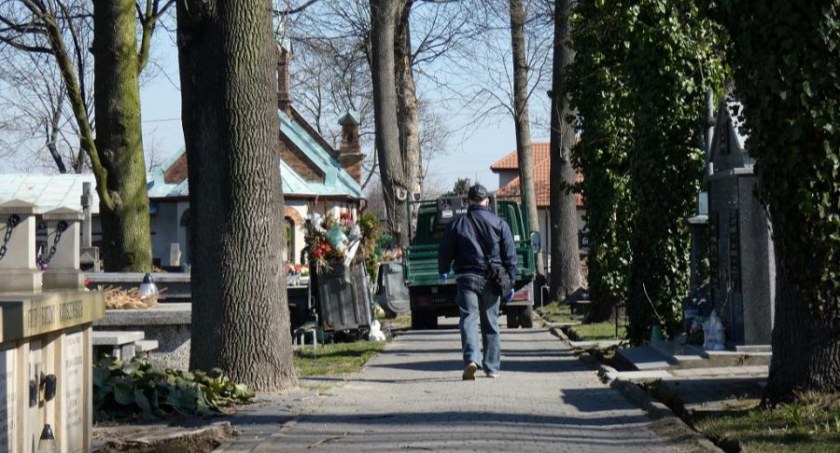 Roman Walas: Uprzedzam, bo mogą być pytania i skargi. W PGK zepsuł się samochód, śmieci odbiorą po weekendzie