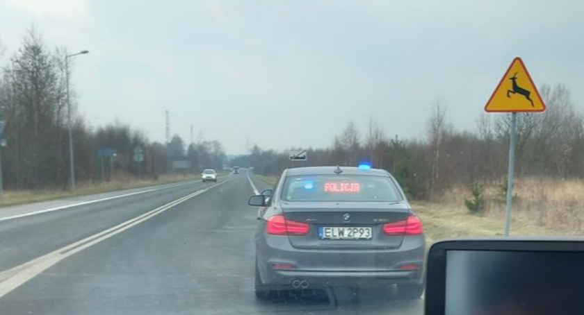 Port Radomsko: Kierowca audi tt uciekał policji kilkadziesiąt kilometrów autostradą A1. Został zatrzymany w Radomsku