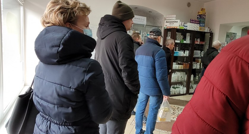 Jesteśmy na szarym końcu kolejki po leki. „Niektóre podrożały nawet 20 procent