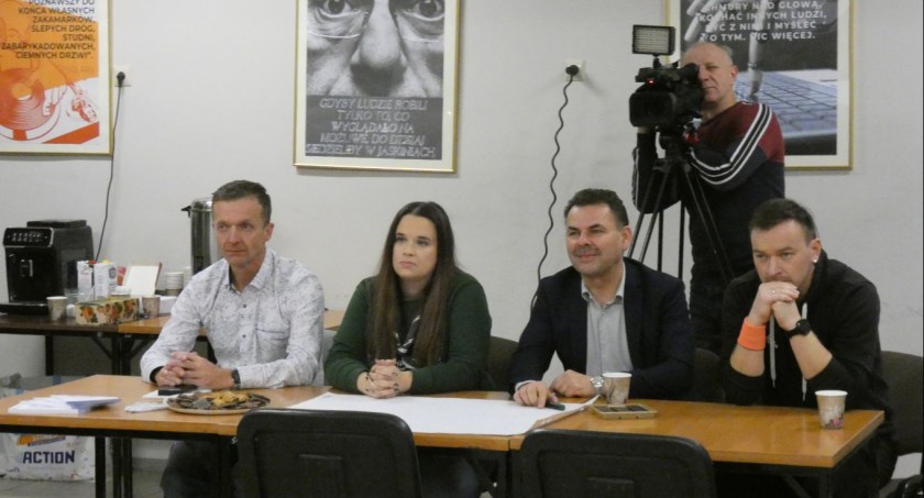 Nowak: Zobowiązuję się nie korzystać z toalety, by nie narażać miejskich instytucji na koszty [Komentarz]