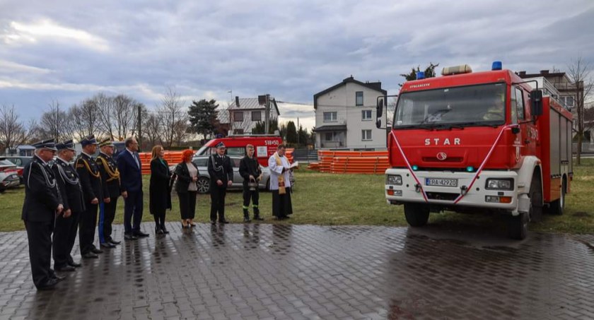 OSP Folwarki: Druhowie odebrali kluczyki do nowego wozu bojowego. Jednostka jest częścią krajowego systemu 
