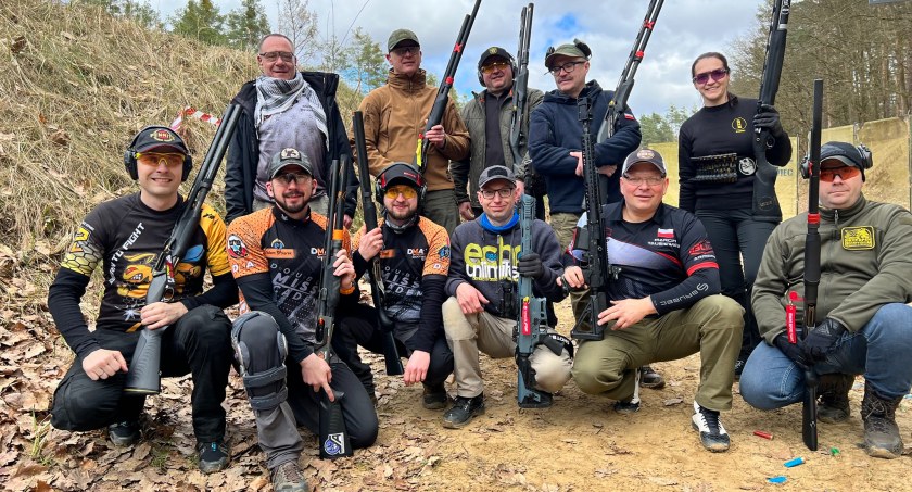 Złoto i srebro Roberta Budy i Tomasza Niezabitowskiego. Strzelali w zawodach Fam Pionki Gryf Shotgun Open 2023 