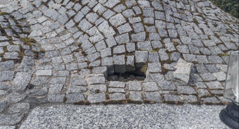 Czytelnik: Przecież ten pomnik się sypie. Jak będą czcić Warszyca i ten orzeł na ziemię spadnie, to będzie wydarzenie