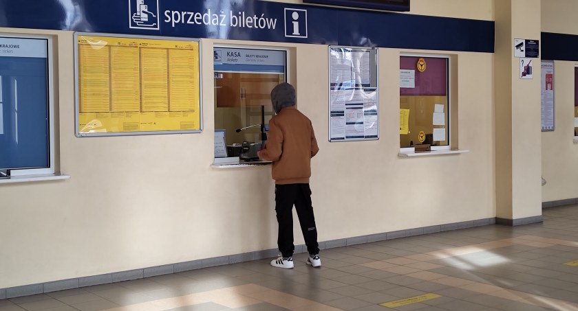 Uwaga! Na to czekali podróżni. Kasa biletowa na dworcu PKP znów otwarta