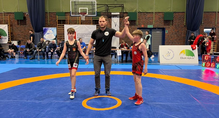 [ZDJĘCIA] Białołęka Wrestling Cup. Zawodnicy UKS Zapaśnik Radomsko kilka razy stawali na podium