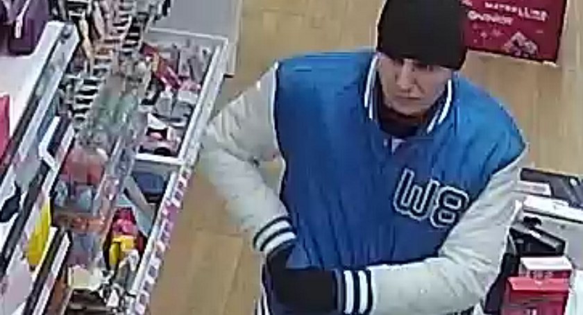 Ukradł drogie perfumy w jednej z radomszczańskich drogerii. Zapomniał o kamerach. Ktoś go rozpoznaje?
