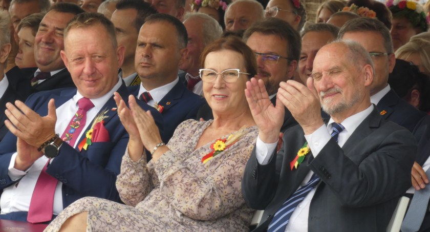 Minister Telus nadzoruje konkursy na dotacje dla Lokalnych Grup Działania, a sam jedną zakładał