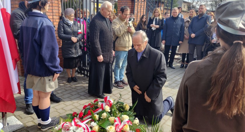 [ZDJĘCIA] Nowe nazwiska zamordowanych przez NKWD oficerów. Miejskie obchody 83. rocznicy Zbrodni Katyńskiej