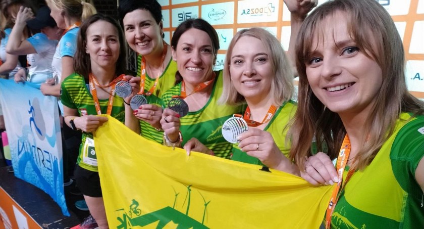 Kobieca sztafeta Aktywnych Kamieńska na podium, po raz kolejny, łódzkiego DOZ Maratonu