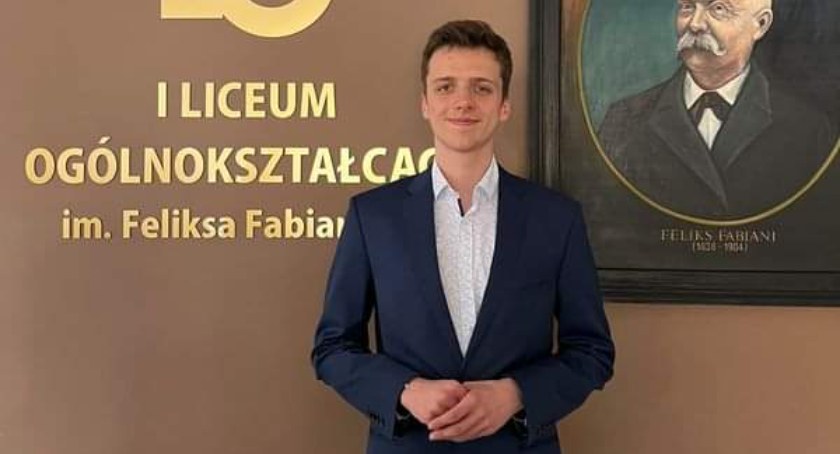 Aleksander Gloc, uczeń I Liceum Ogólnokształcącego, może już wybierać uczelnię, indeks kilku ma w kieszeni 