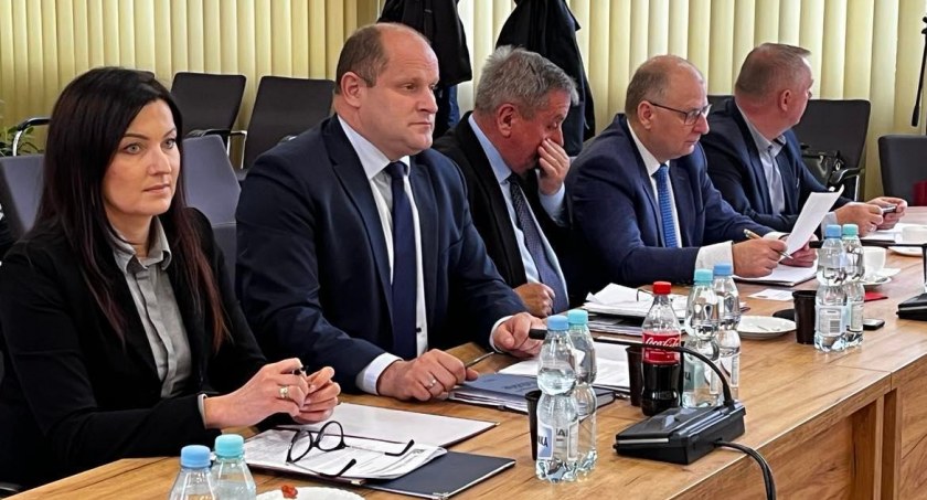 Starosta Beata Pokora na konwencie w Łasku. Było o pieniądzach, a przede wszystkim o tym, że powiatom brakuje