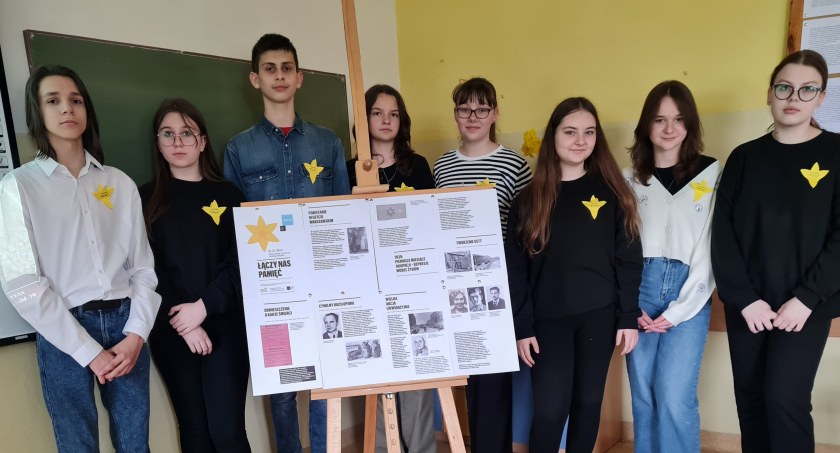 Uczniowie z Zespołu Szkolno-Przedszkolnego w Dobryszycach włączyli się w akcję Żonkile