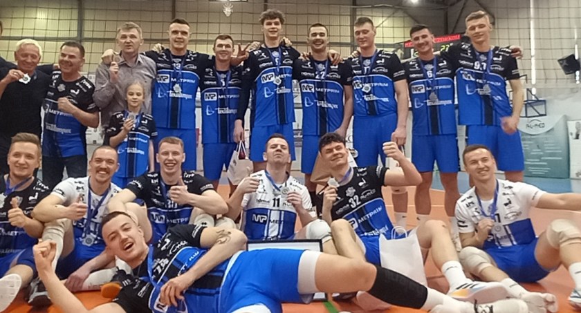 - Myśleliśmy, że sezon się dla nas skończył. METPRM Volley Radomsko jednak powalczy o drugą ligę. Już szykuje się do turnieju