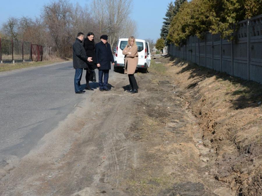 Starosta Pokora osobiście sprawdziła drogi w Ładzicach, Wierzbicy i Stobiecku Szlacheckim
