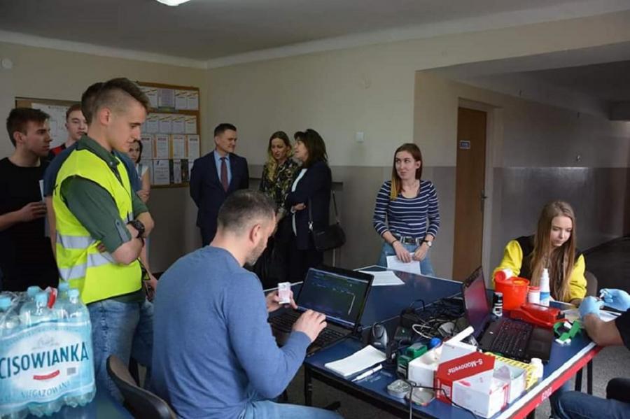 „Młoda krew ratuje życie”. Mobilny punkt krwiodawstwa w Mechaniku