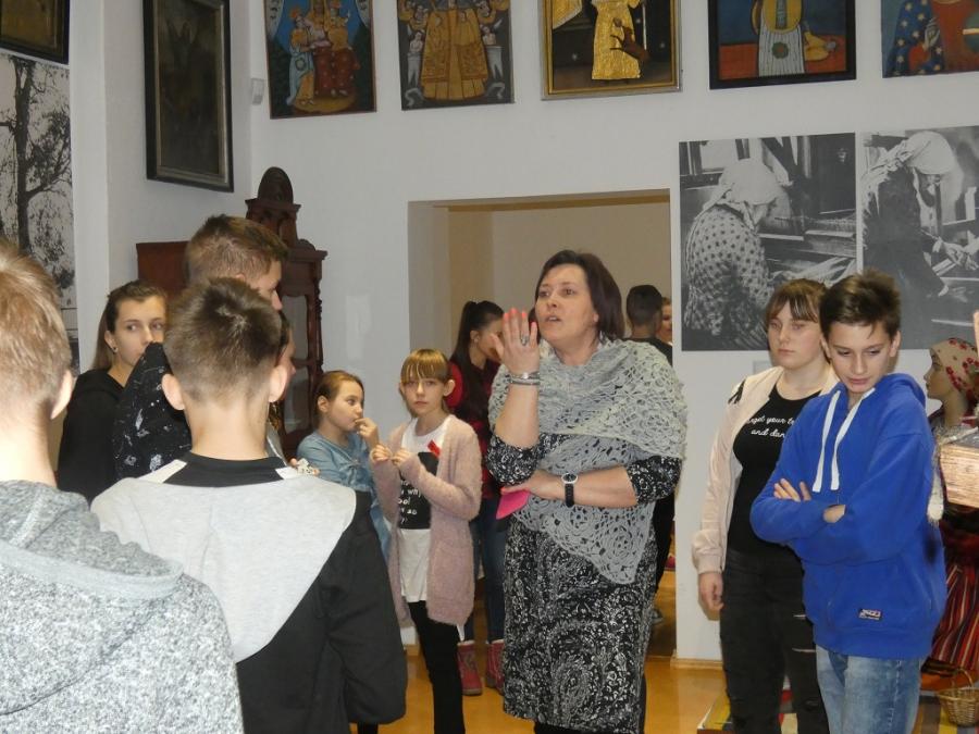[ZDJĘCIA] Dzieci z Ukrainy poznają Radomsko. Na początek warsztaty i zwiedzanie muzeum