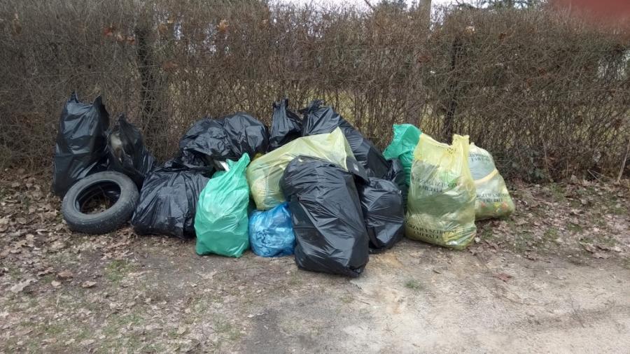 [ZDJĘCIA] #trashchallenge: uczniowie Mechanika wyszli w miasto szukać wiosny
