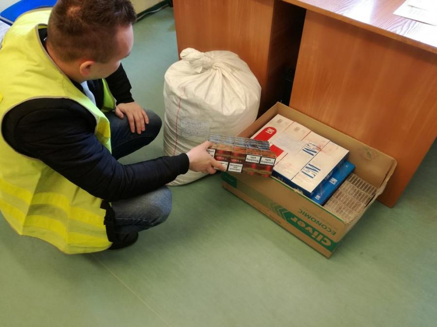 14 kg nielegalnego tytoniu i 260 paczek papierosów. Właściciel: ale to na własny użytek