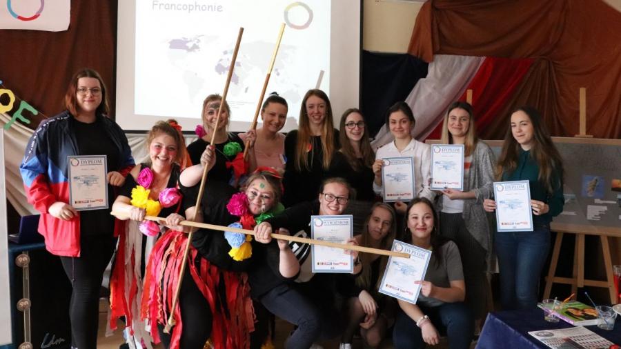 Frankofonia w Ekonomiku. Uczniowie świętowali dzień krajów francuskojęzycznych