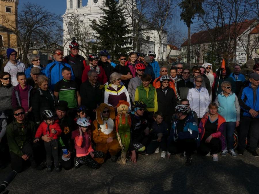 [ZDJĘCIA] Ponad 100 rowerzystów pożegnało zimę. Kolorowo i z uśmiechem