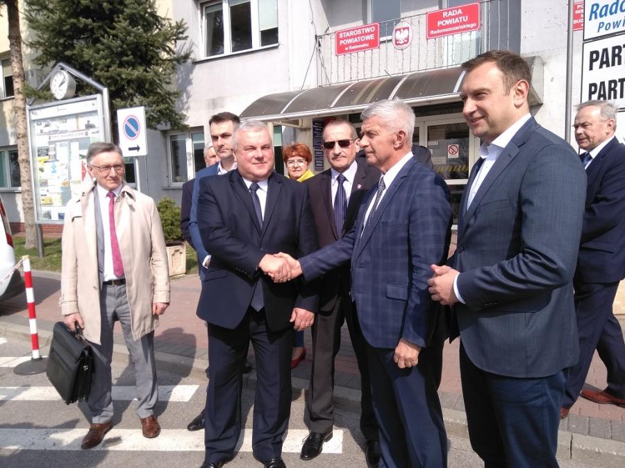 [ZDJĘCIA, FILM] Marek Belka i wiceprezydent Łodzi Tomasz Trela w Radomsku