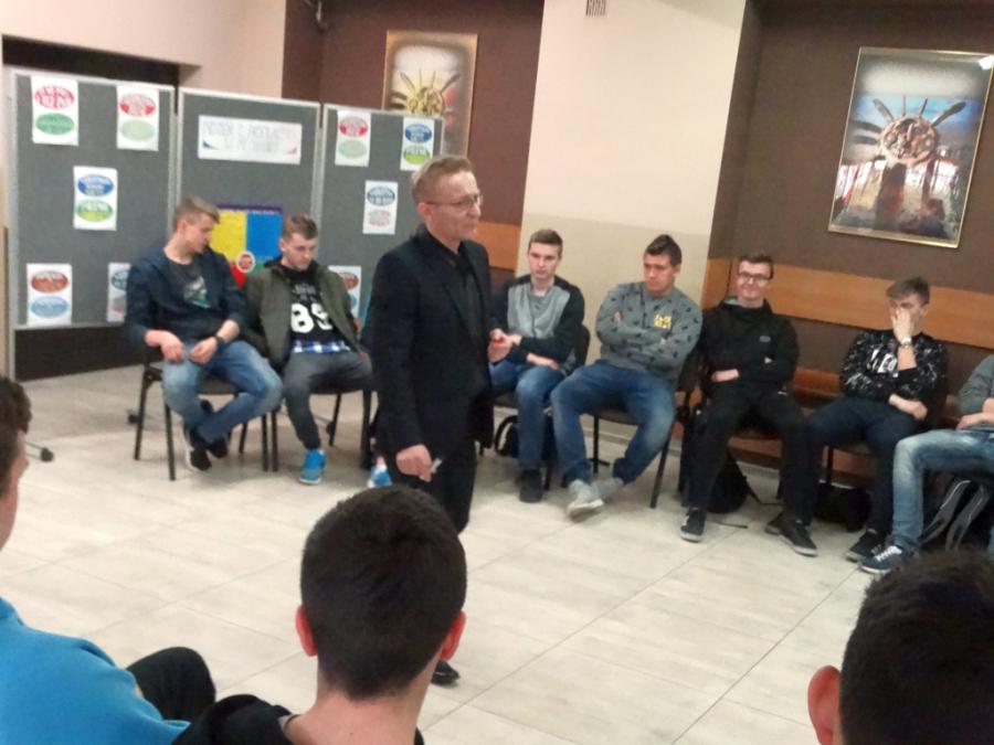 [ZDJĘCIA] Tydzień profilaktyki w Mechaniku. Na finał happening