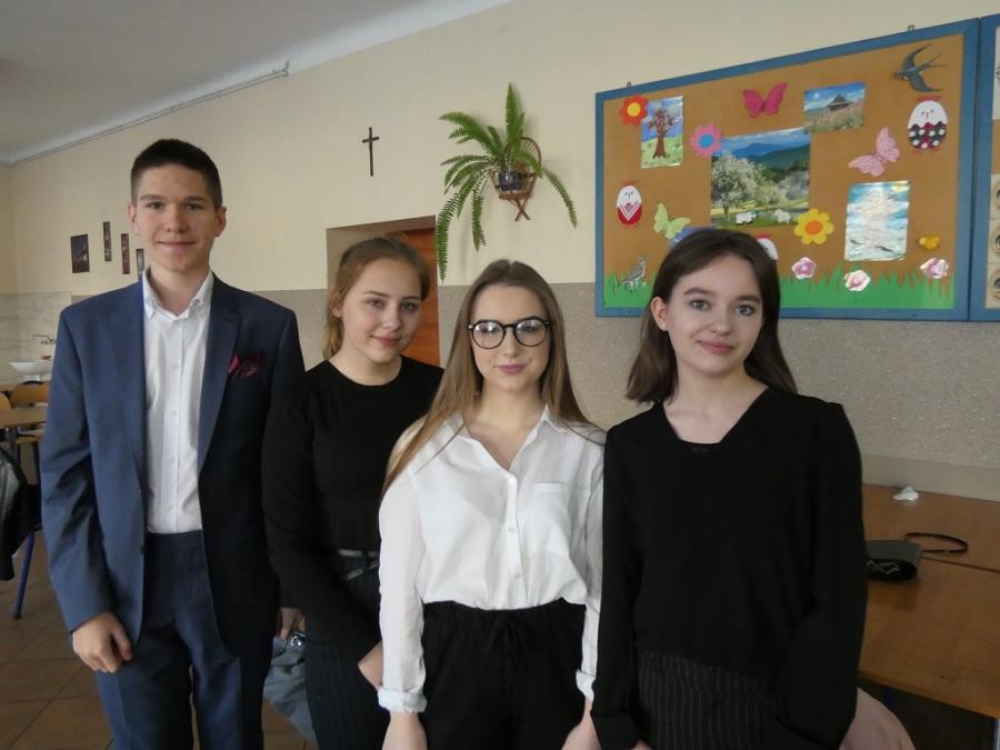 Równania, geometria, twierdzenie Pitagorasa. Uczniowie: Egzamin prosty, wręcz banalny