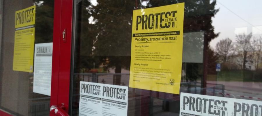 [STRAJK NA ŻYWO] W szkołach podległych miastu dziś pracuje 73 nauczycieli. Reszta strajkuje
