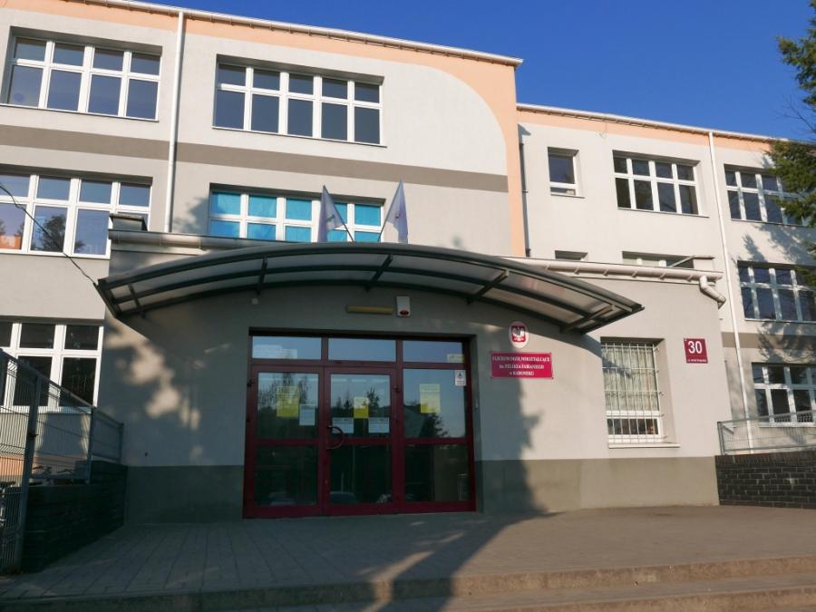 [STRAJK NA ŻYWO] Strajk nauczycieli zawieszony. Uczniowie wrócą do szkół