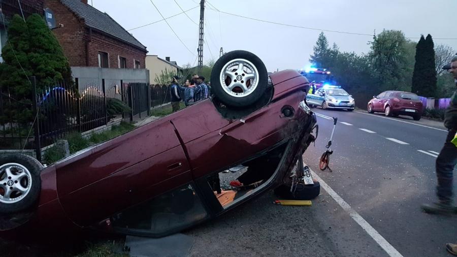 [ZDJĘCIA] 27-letni kierowca nie zmieścił się w zakręcie