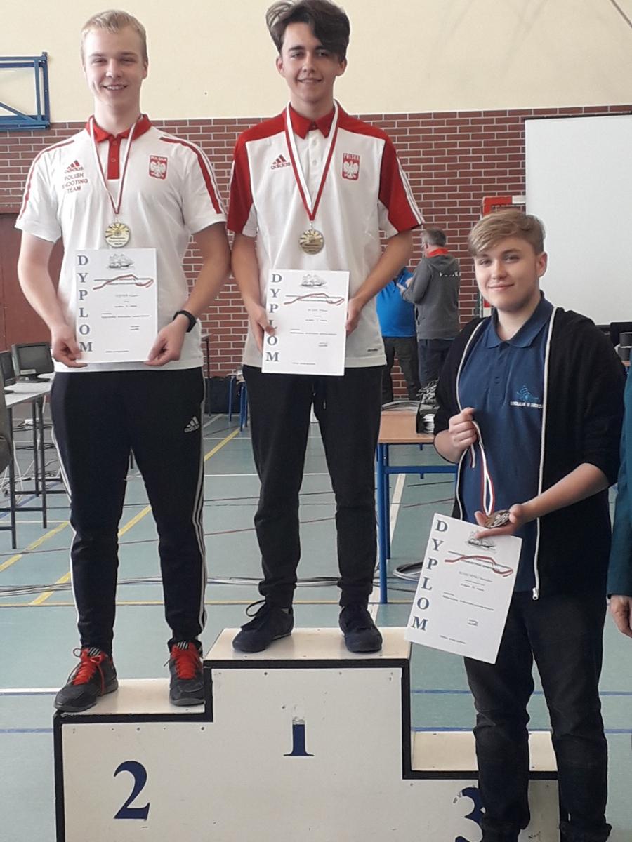 Sukcesy zawodników Klubu Strzeleckiego 10-ka. Wiktor Blada złotym medalistą