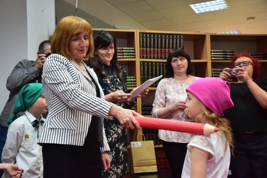 Przedszkolaki w bibliotece, czyli pasowanie na czytelnika