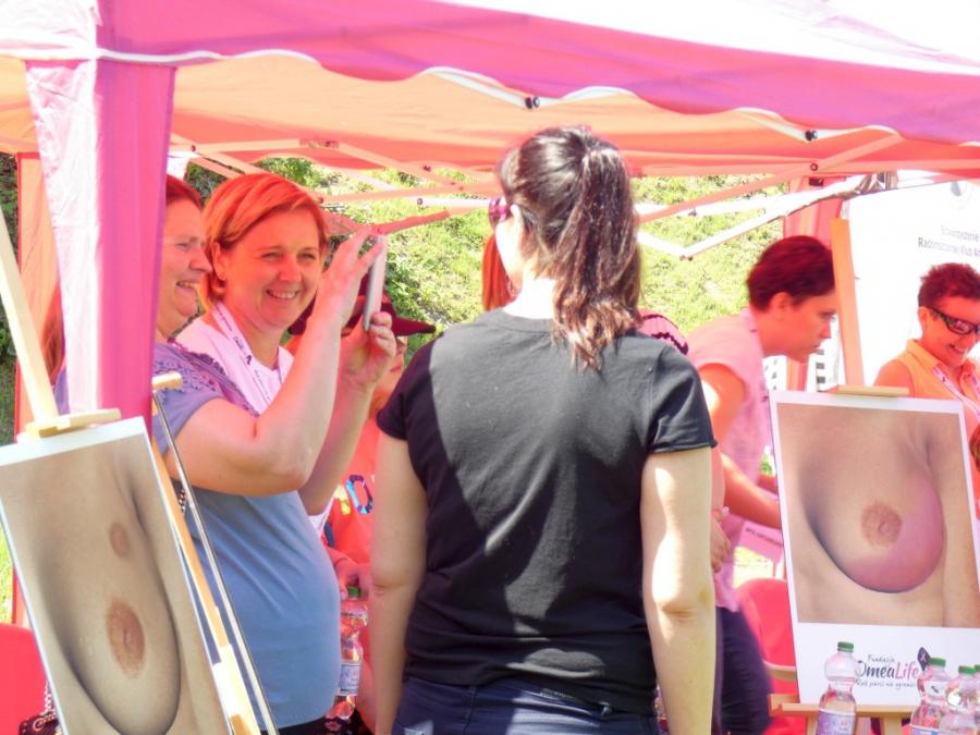 [ZDJĘCIA] Do 17 potrwa Różowy Piknik OmeaLife w parku Solidarności
