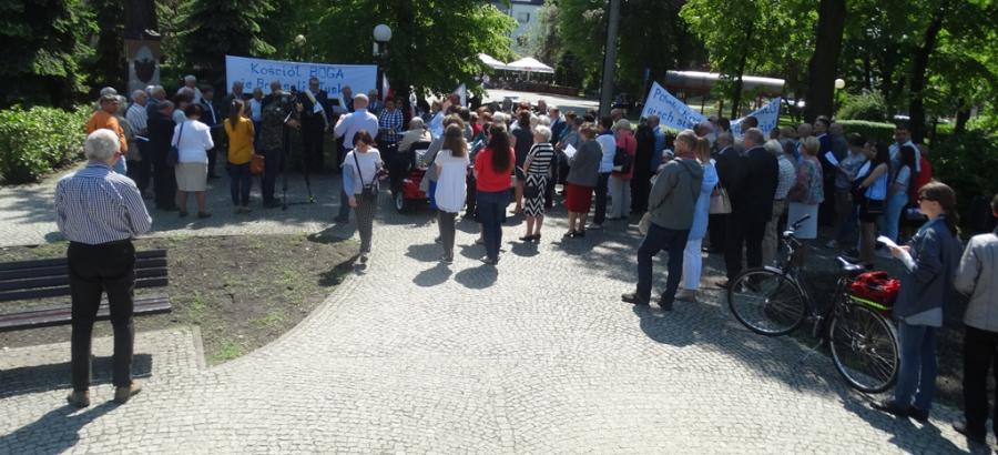 Kościół atakują miliony zboczeńców, masonów, Żydów i zdrajców [Wiec w Radomsku]