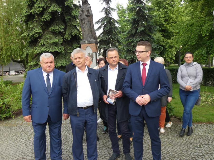 [ZDJĘCIA, FILM] Marek Belka: konferencja prasowa i spotkanie z mieszkańcami