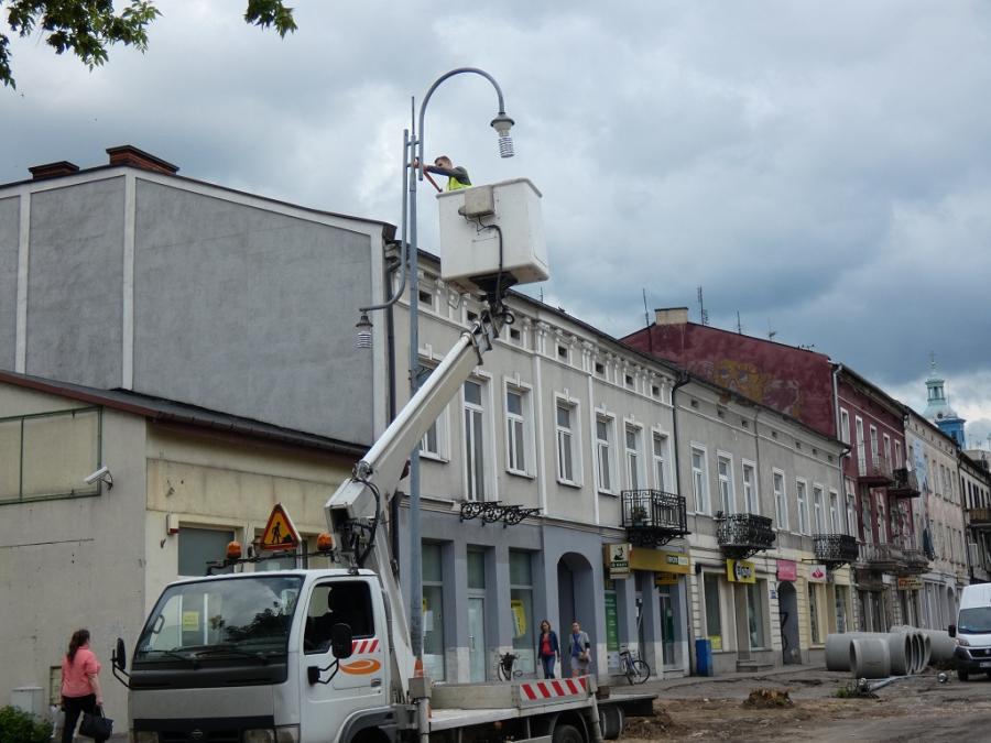 [REMONT REYMONTA] Uważajcie! Trwa demontaż ulicznych lamp