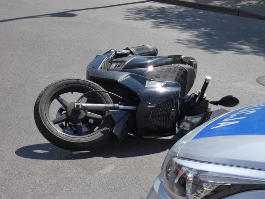 [AKTUALIZACJA] Kolizja na Przedborskiej. Kierowca motoroweru winny