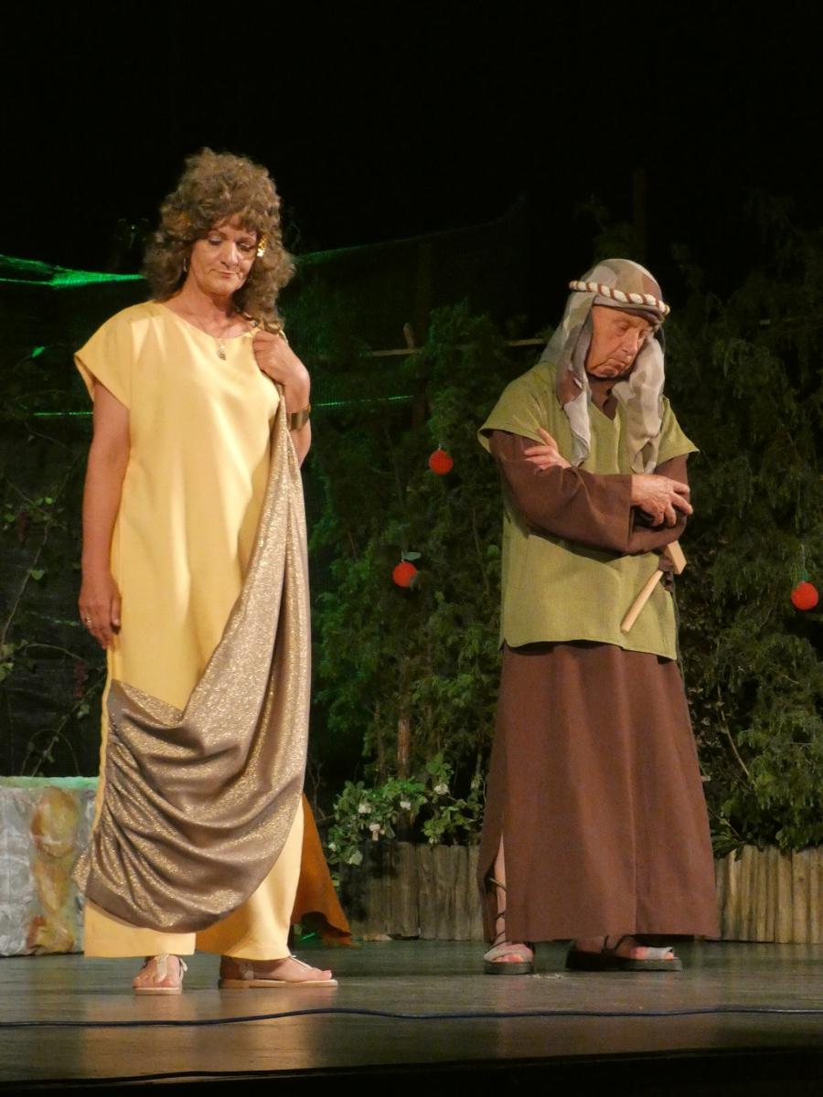 [ZDJĘCIA] „Znak Krzyża” w wykonaniu Grupy Teatralnej im. Jana Pawła II w MDK-u