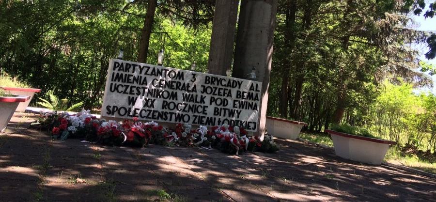 Pomnik na Ewinie zostanie rozebrany? Wójt: nic o tym nie wiem