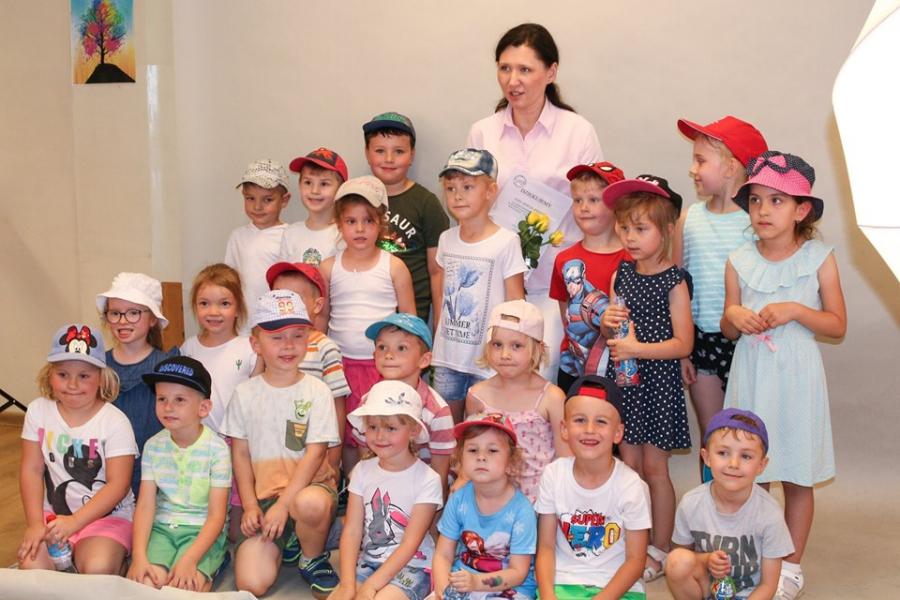 5-latki z przedszkola Jasia i Małgosi w błysku fleszy w Ekonomiku