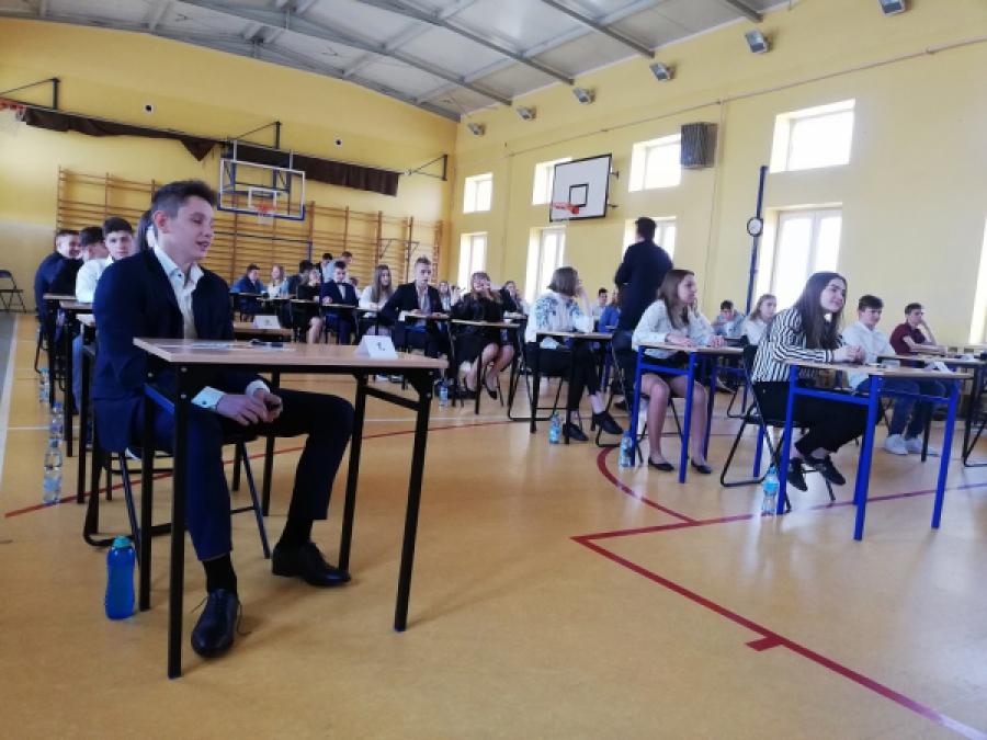 Gimnazjaliści powyżej krajowej średniej, ósmoklasiści poniżej